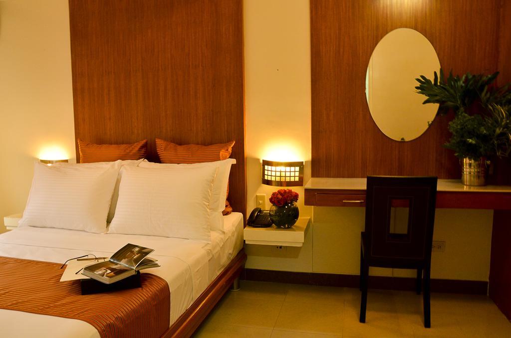 Pghi Hotel Quezon City Exteriér fotografie